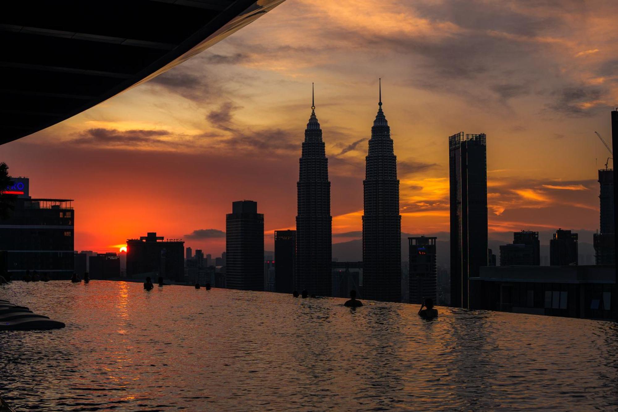 Eaton Residences Klcc By Plush 쿠알라룸푸르 외부 사진